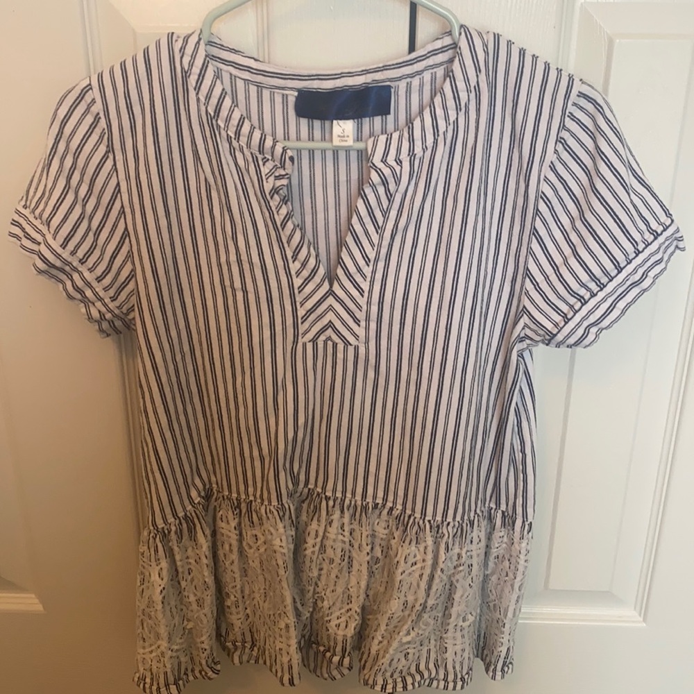Francesca’s S Peplum Top with Lace
